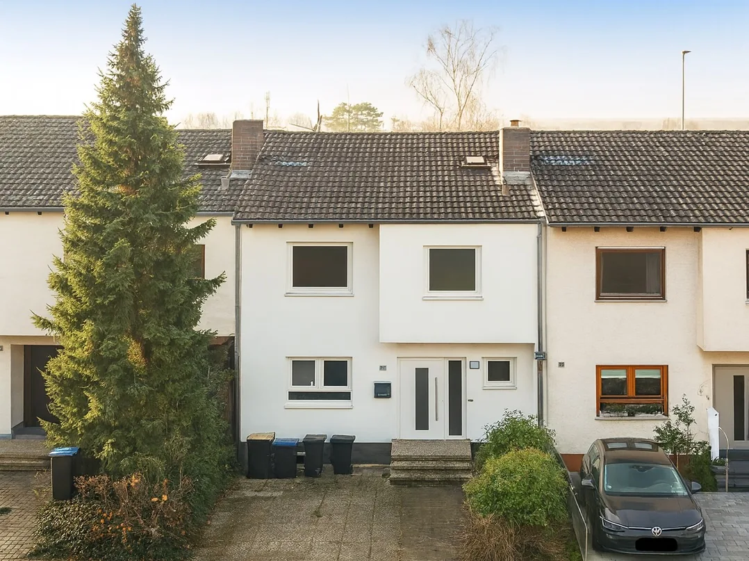 Reihenmittelhaus in Rüsselsheim-Königstädten – Ansicht von der Straße